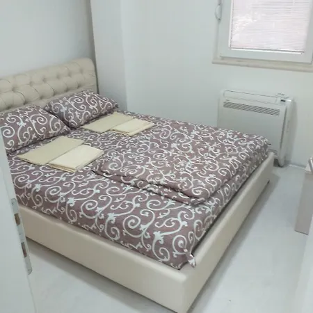 Апартаменти Exclusive In The Center Of
